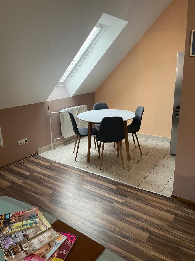 Palank Apartman Mosonmagyaróvár Exteriör bild