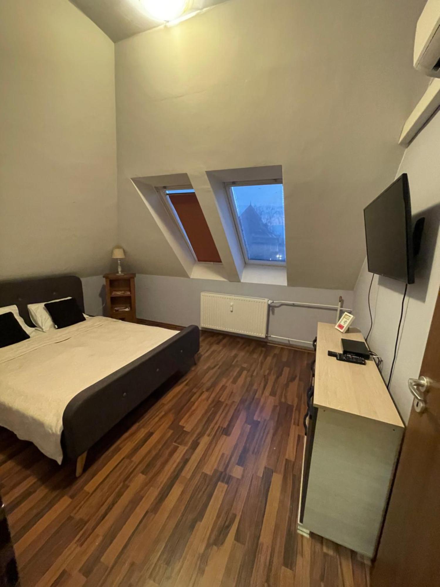 Palank Apartman Mosonmagyaróvár Exteriör bild