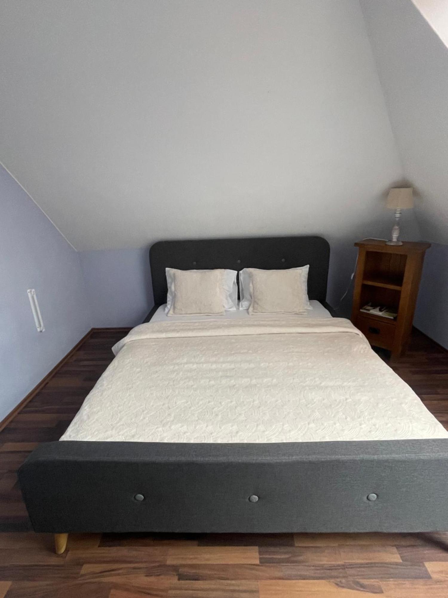 Palank Apartman Mosonmagyaróvár Exteriör bild